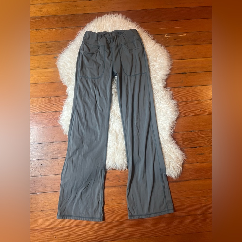 Gray Pocketed Workout Yoga Flared Pants EUC